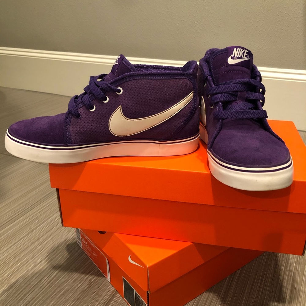 Women’s 7 Nike High Top Sneakers